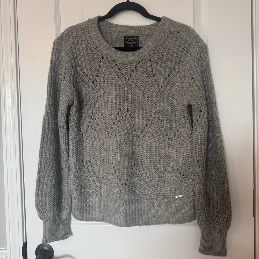 Abercrombie & Fitch Women’s Gray Knit Sweater Size Medium